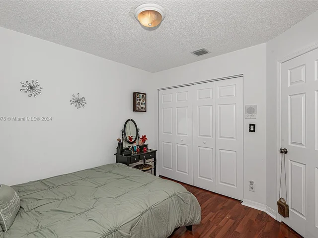 15718 SW 80th Ln, Miami FL 33193