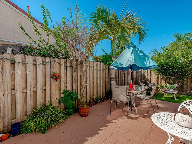 15718 SW 80th Ln, Miami FL 33193