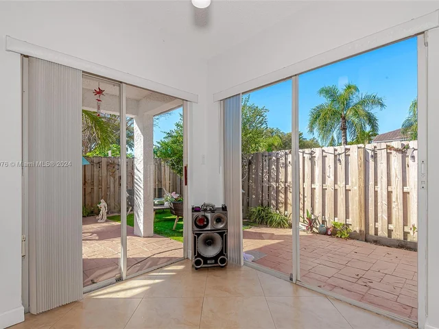 15718 SW 80th Ln, Miami FL 33193