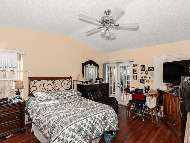 15718 SW 80th Ln, Miami FL 33193