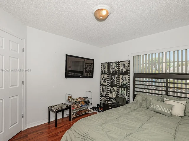 15718 SW 80th Ln, Miami FL 33193