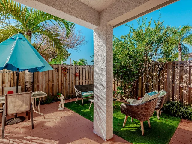 15718 SW 80th Ln, Miami FL 33193