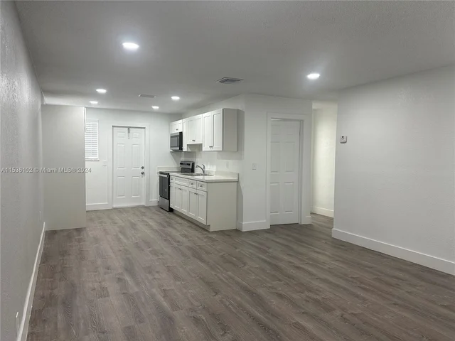 120 NW 2nd Ave # B, Hallandale Beach FL 33009