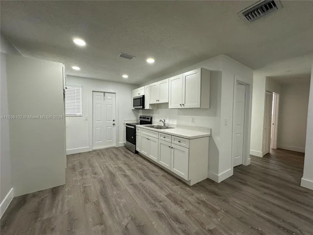 120 NW 2nd Ave # B, Hallandale Beach FL 33009