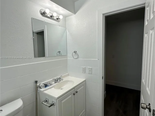 120 NW 2nd Ave # B, Hallandale Beach FL 33009