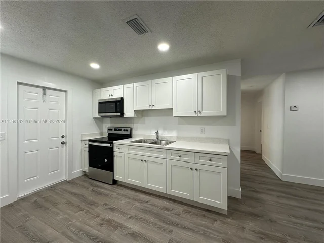 120 NW 2nd Ave # B, Hallandale Beach FL 33009