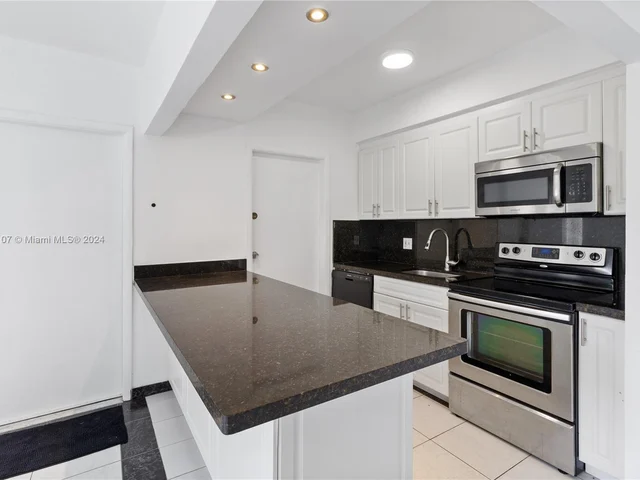 7725 Carlyle Ave # 12, Miami Beach FL 33141