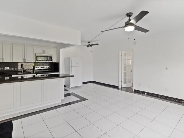 7725 Carlyle Ave # 12, Miami Beach FL 33141