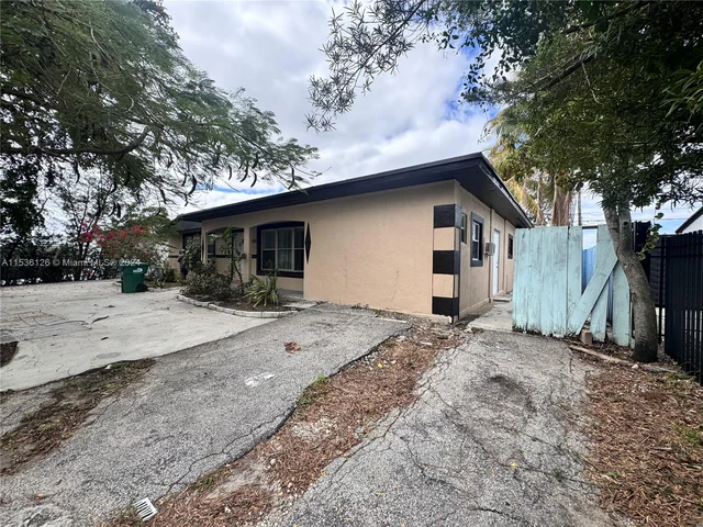 17500 NW 47th Ct, Miami Gardens FL 33055