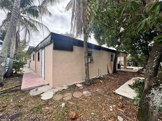 17500 NW 47th Ct, Miami Gardens FL 33055