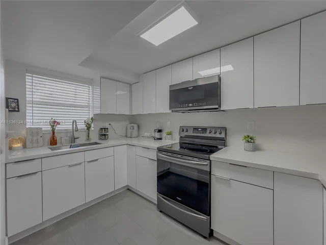 9353 Fontainebleau Blvd # A215, Miami FL 33172