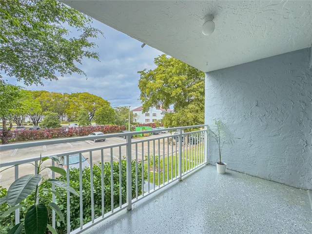 9353 Fontainebleau Blvd # A215, Miami FL 33172