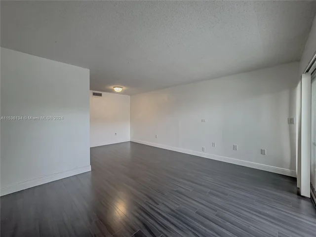 9353 Fontainebleau Blvd # A215, Miami FL 33172