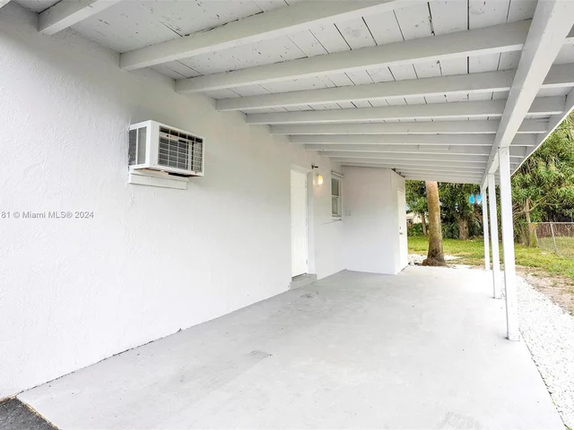 551 NW 30th Ter, Fort Lauderdale FL 33311