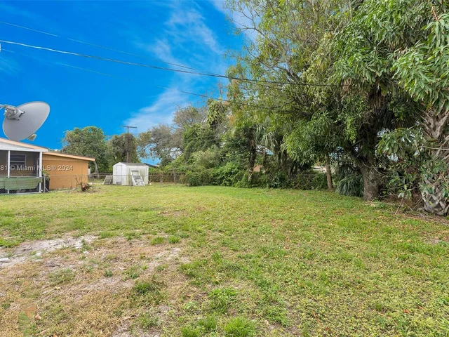 551 NW 30th Ter, Fort Lauderdale FL 33311