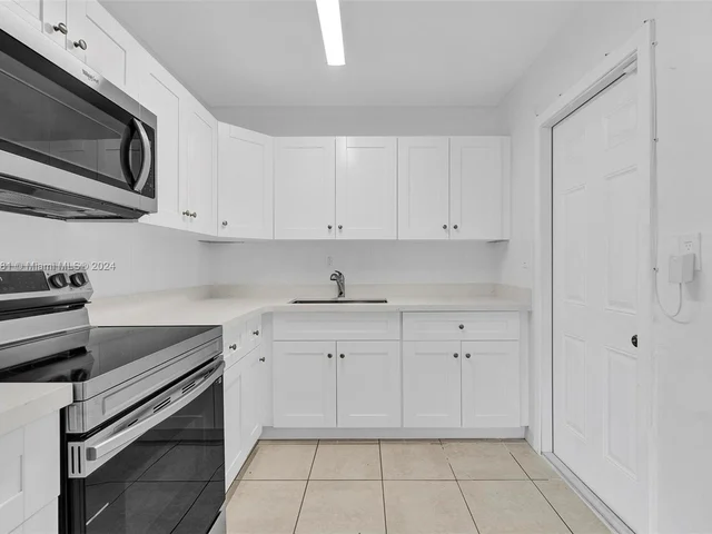 551 NW 30th Ter, Fort Lauderdale FL 33311