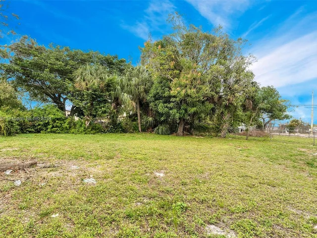 551 NW 30th Ter, Fort Lauderdale FL 33311