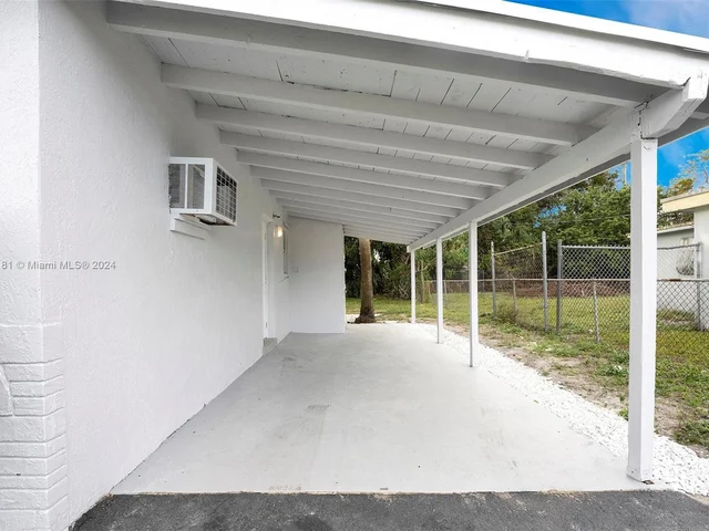 551 NW 30th Ter, Fort Lauderdale FL 33311