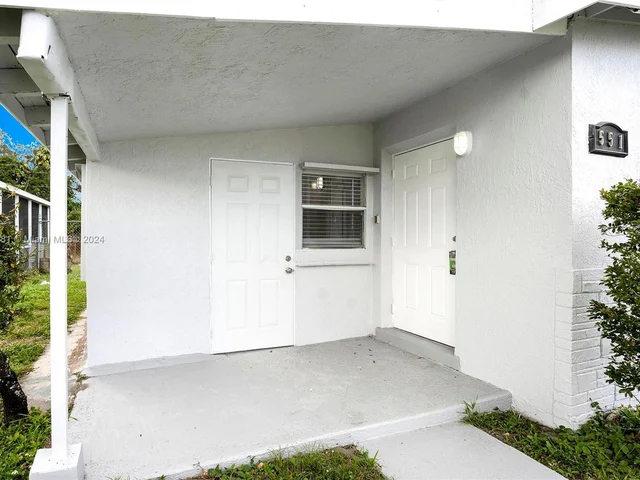 551 NW 30th Ter, Fort Lauderdale FL 33311