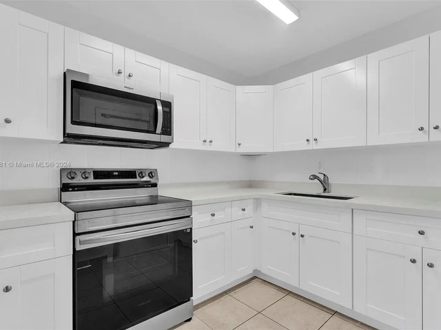 551 NW 30th Ter, Fort Lauderdale FL 33311