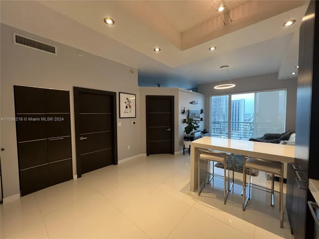 133 NE 2nd Ave # 3207, Miami FL 33132