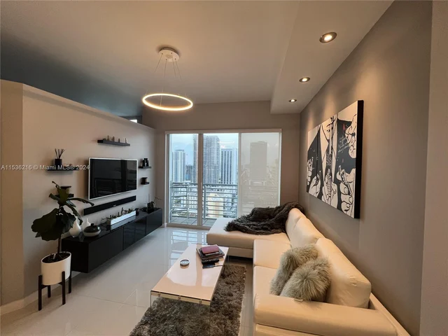 133 NE 2nd Ave # 3207, Miami FL 33132