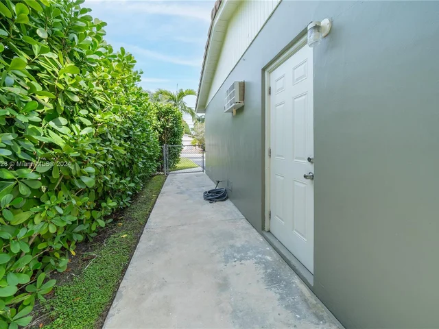 3910 SW 124th Ct, Miami FL 33175