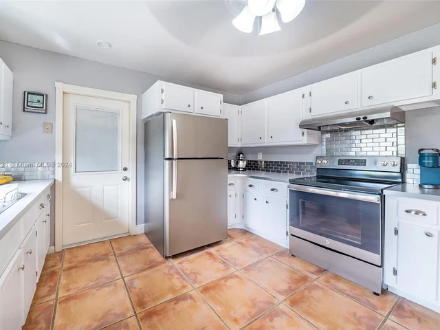 3910 SW 124th Ct, Miami FL 33175