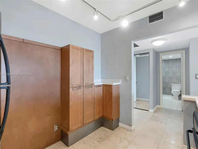 600 Three Islands Blvd # 1009, Hallandale Beach FL 33009