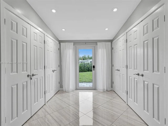 1621 N Victoria Park Rd, Fort Lauderdale FL 33305