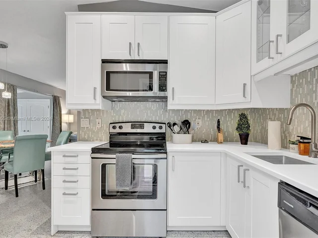 1621 N Victoria Park Rd, Fort Lauderdale FL 33305