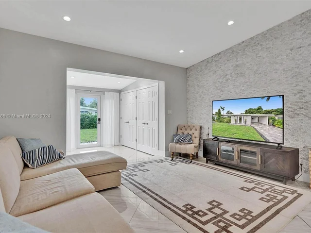 1621 N Victoria Park Rd, Fort Lauderdale FL 33305