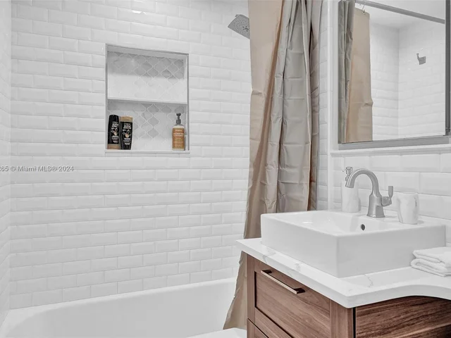 1621 N Victoria Park Rd, Fort Lauderdale FL 33305