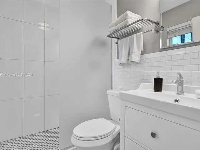 1621 N Victoria Park Rd, Fort Lauderdale FL 33305