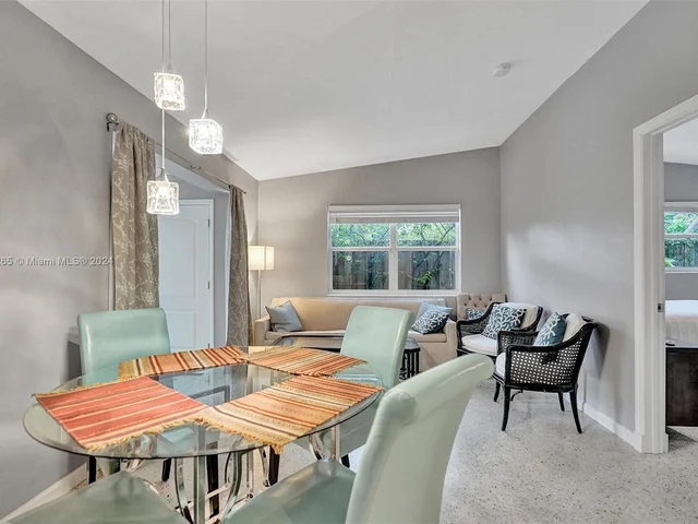 1621 N Victoria Park Rd, Fort Lauderdale FL 33305