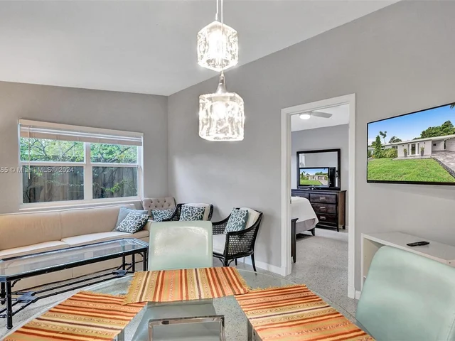 1621 N Victoria Park Rd, Fort Lauderdale FL 33305