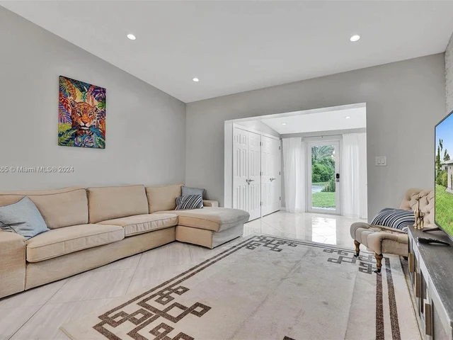 1621 N Victoria Park Rd, Fort Lauderdale FL 33305