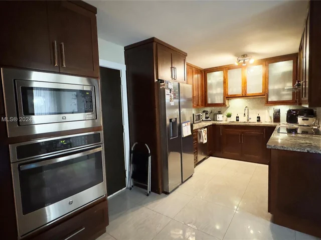 13953 Kendale Lakes Cir # 208B, Miami FL 33183