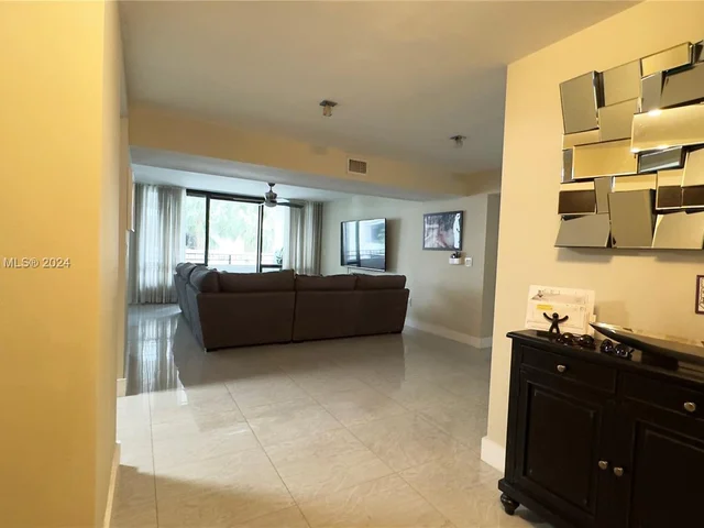 13953 Kendale Lakes Cir # 208B, Miami FL 33183
