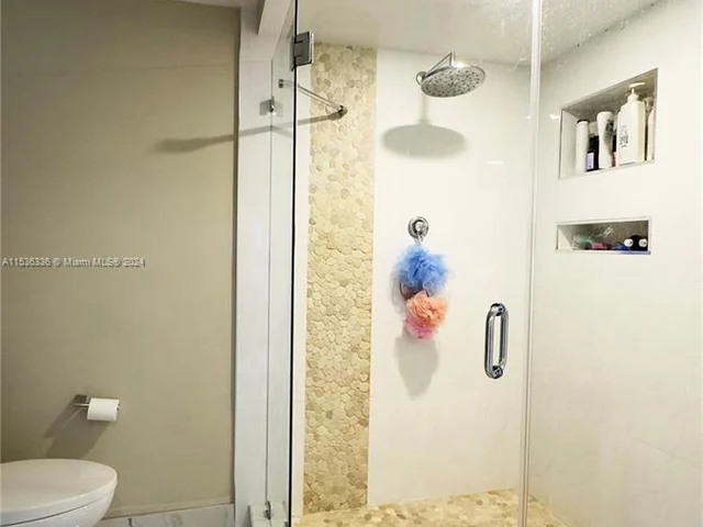 13953 Kendale Lakes Cir # 208B, Miami FL 33183