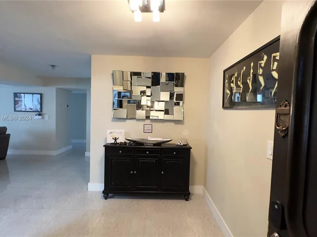 13953 Kendale Lakes Cir # 208B, Miami FL 33183