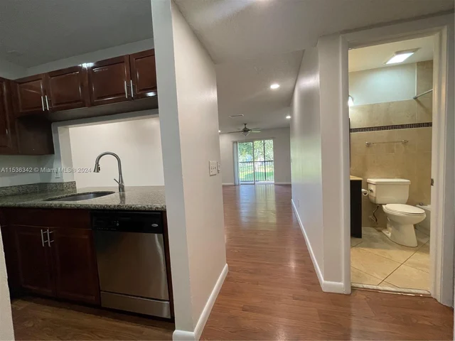 10336 NW 8th St # 204, Pembroke Pines FL 33026