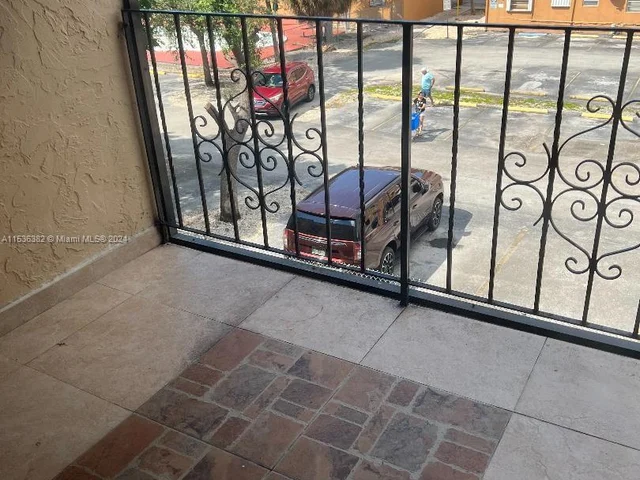 1305 W 53rd St # 436, Hialeah FL 33012