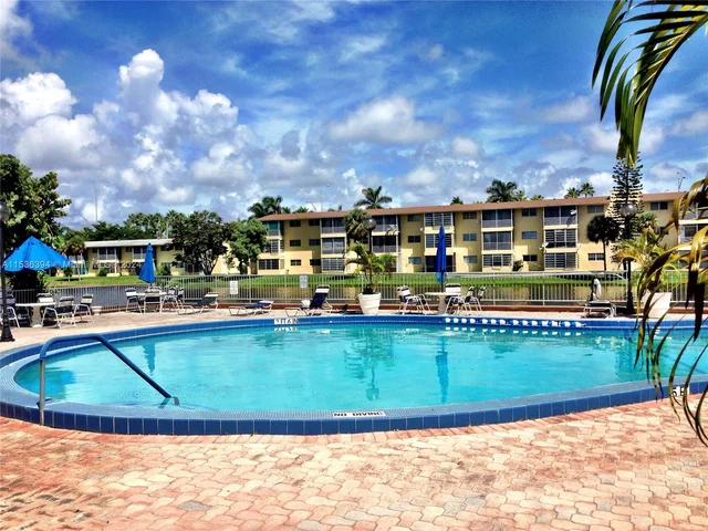 2800 NE 203rd St # 19, Aventura FL 33180