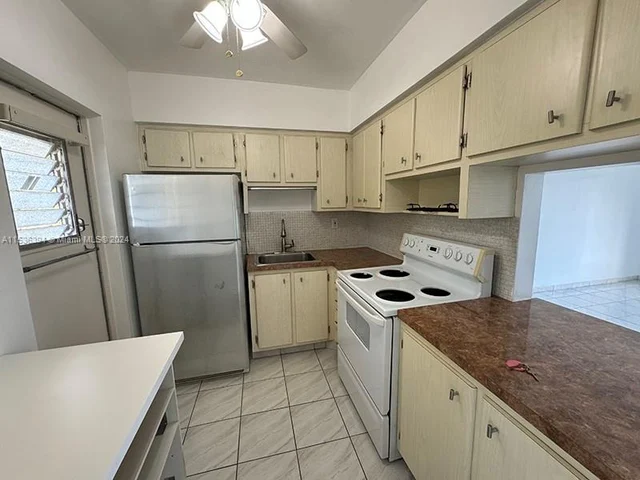 2800 NE 203rd St # 19, Aventura FL 33180