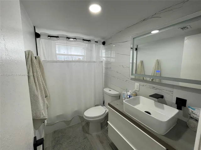 1751 NW 75th Ave # 207, Plantation FL 33313