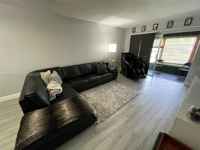 1751 NW 75th Ave # 207, Plantation FL 33313