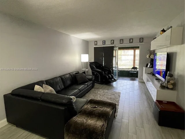 1751 NW 75th Ave # 207, Plantation FL 33313