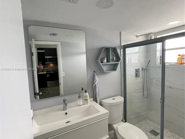 1751 NW 75th Ave # 207, Plantation FL 33313