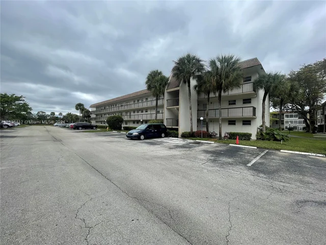 1751 NW 75th Ave # 207, Plantation FL 33313